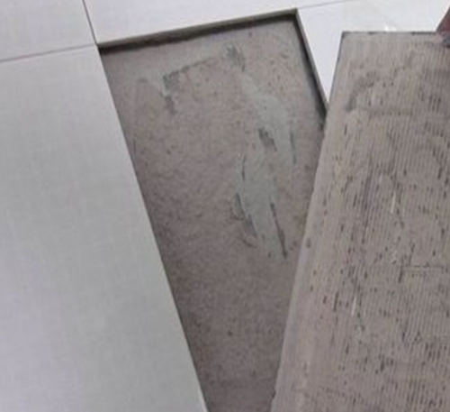 册亨瓷砖空鼓维修公司分享瓷砖铺贴时如果打浆（即涂抹在瓷砖背面和基层上的砂浆或瓷砖胶）过少，会带来以下问题